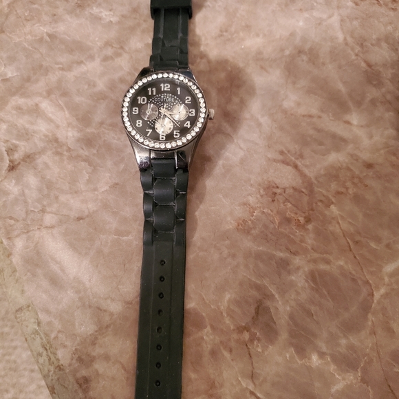 Watch - Picture 3 of 3